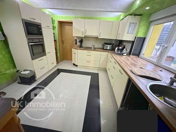 Saniert + Charmant! 1-2-Familienhaus im Hofreitenstil in MKK-Neuberg + Flexibel 5-8-Zimmer möglich! – Kochen