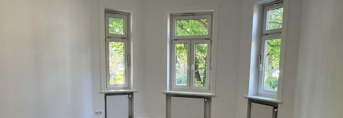 Freshly renovated four-room period apartment – Wohnzimmer