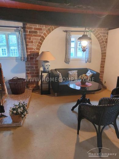 1-Zimmer- Apartment in der Lübecker-Altstadt – Zentrale Lage – b2b41d4a3d4977bad7e081847c0b2520bf5a6b3b.jpg