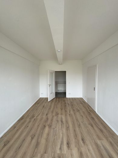 Ampio appartamento ristrutturato di 5 locali al piano in Rüttenscheid con balcone, bagno per gli ospiti, ascensore, 4° piano – Raum 3