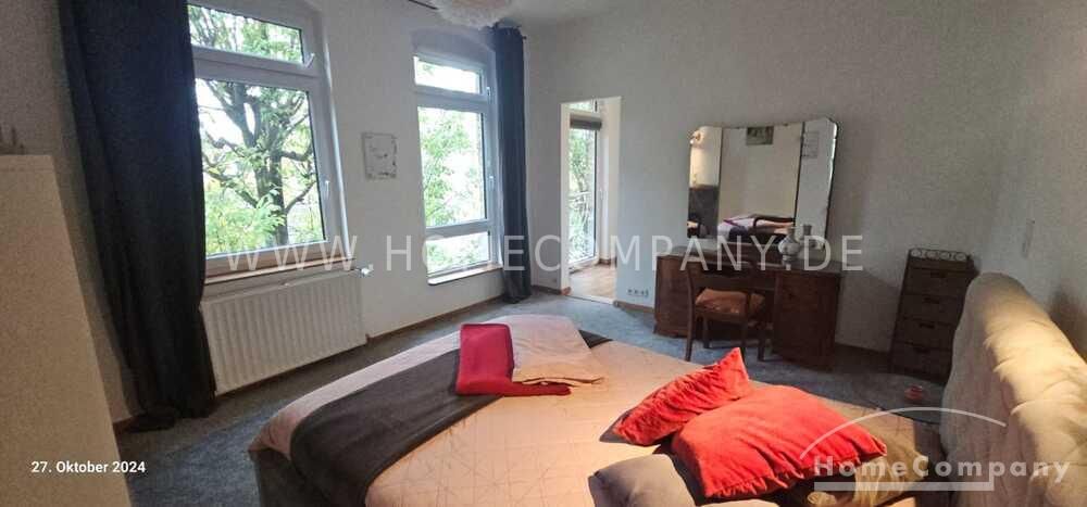 Große 3,5 Zi.-Altbauwhg., 2. OG, möbliert. Bad mit Wanne und Dusche, Balkon und kl. Garten zur gemeinschaftlichen Nutzung; Stellplatz vorhanden. – f5ed51fdf927ea4eef7b0b27d2eb8e8a3313764b.jpg