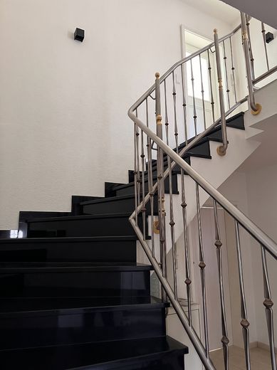 Gepflegtes 3-Familienhaus (Bj. 2001) in Rinteln – Voll vermietet, 2.150 m² Grundstück – Marmortreppe