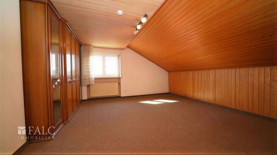 Halbes Haus, ganzes Glück, noch mehr Garten! FALC Immobilien Heilbronn – Schlafraum (Orig.)