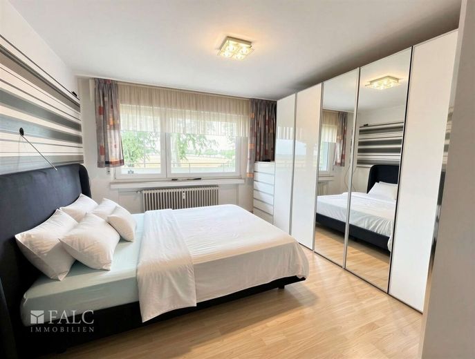 Gut geschnittene 4-Zimmer-Wohnung mit Tiefgaragenstellplatz im Wohnpark – Elternschlafzimmer