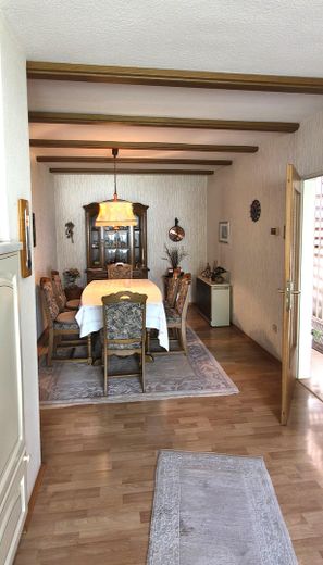 Casa a schiera ben tenuta con ampia terrazza sul tetto soleggiata e molto spazio – Esszimmer