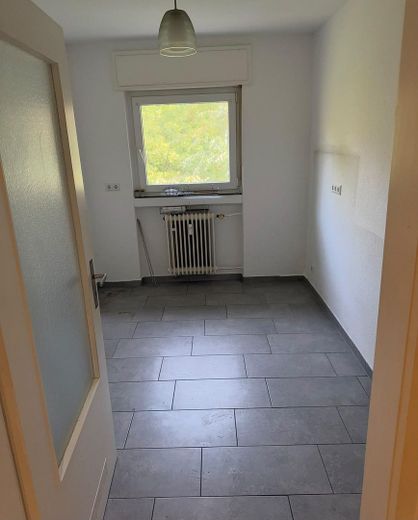 WG Mitbewohnerin gesucht, Karlsruhe Waldstadt, S-Bahn und Einkaufszentrum 2 Min. fußläufig entfernt – Foto 2