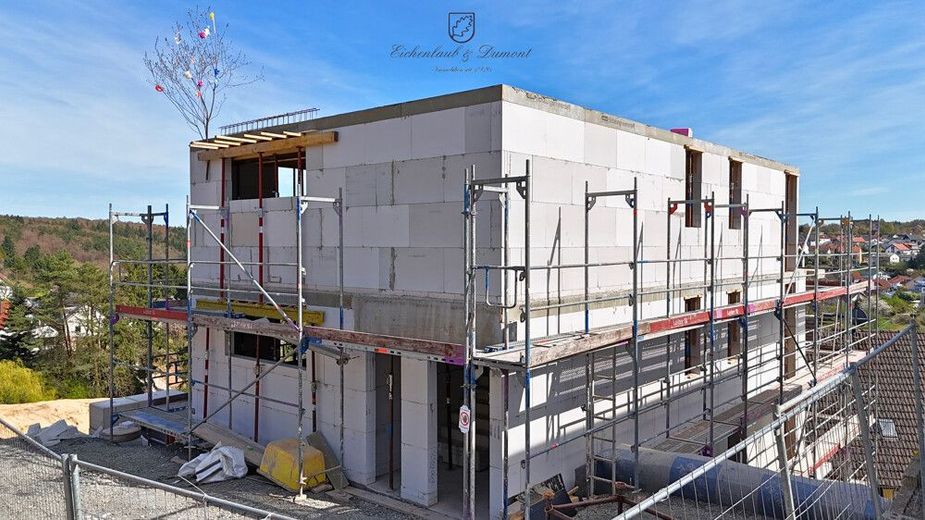 Energetisch optimierte Neubauwohnung, Penthouse,  Panoramaausblick, provisionsfrei – Frontansicht
