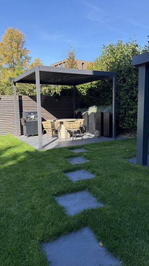 Modernes Endhaus am Brabandkanal mit großem Garten, Dachterrasse und Wellnessbereich – Überdachte Gartenlounge