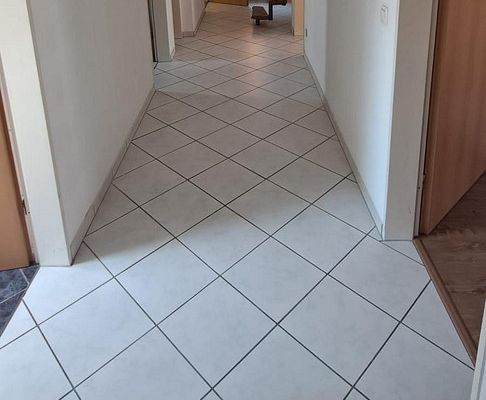 Zentrale provisionsfreie Wohnung in Neu-Ulm, perfekt für eine WG