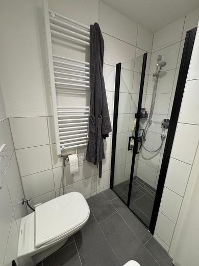 Alternative zur Wohnung - Doppelhaushälfte nach WEG in Heimsheim – Duschbad OG