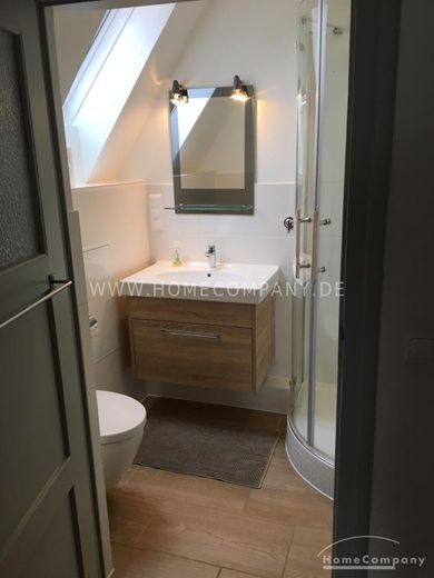 4 Zi.Whg., möbl., gute Ausstattung, helle Whg., getrennte Zimmer. Gute Verkehrsanbindung zum Hbf. – d2bf39e3a6867d9dc37da9af50c66dbc2813522a.jpg