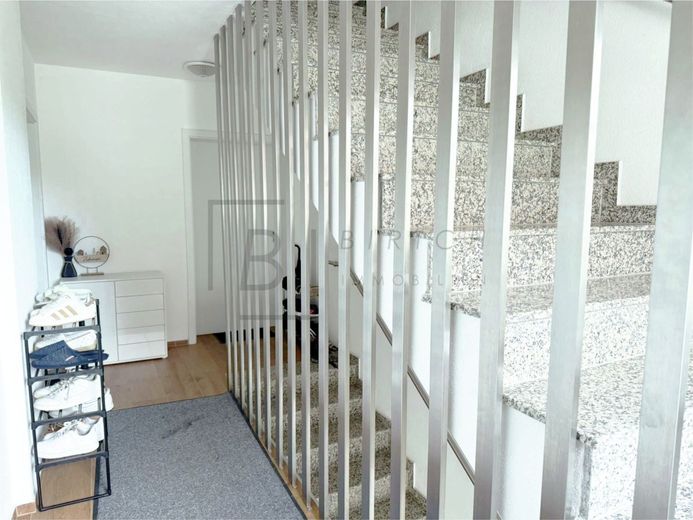 Attraktive Kapitalanlage mit 5 Wohneinheiten – Treppenhaus