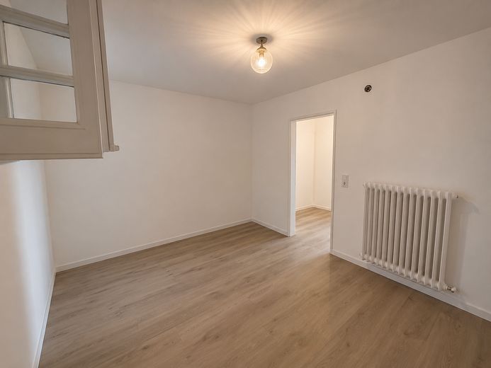 Prima occupazione dopo la ristrutturazione: appartamento di 2 locali ai margini del bosco – Schlafzimmer_leer