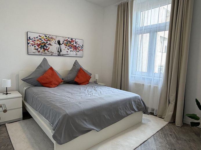 con aire acondicionado, completamente amueblado, recién renovado, listo para entrar a vivir, 2 hab., baño con cocina y balcón – Foto 2