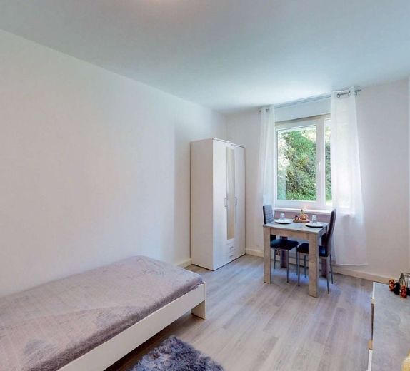 Vermietete Kapitalanlage | 4,85 % Rendite | Saarbrücken – Wohn-/Schlafzimmer