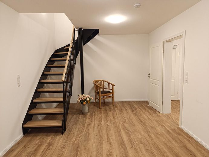 WZ mit Treppe zur oberen Ebene