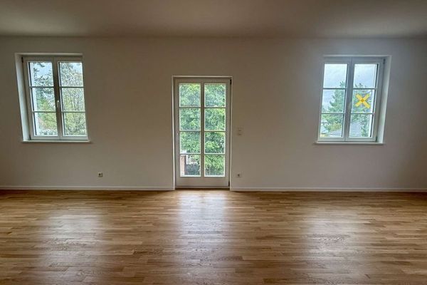 Erstbezug mit Dachboden, großem Balkon und eigenem Grundstücksanteil