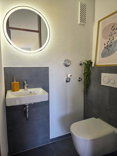 4 Zimmer Wohnung hochwertig renoviert in Top Lage – Separates WC