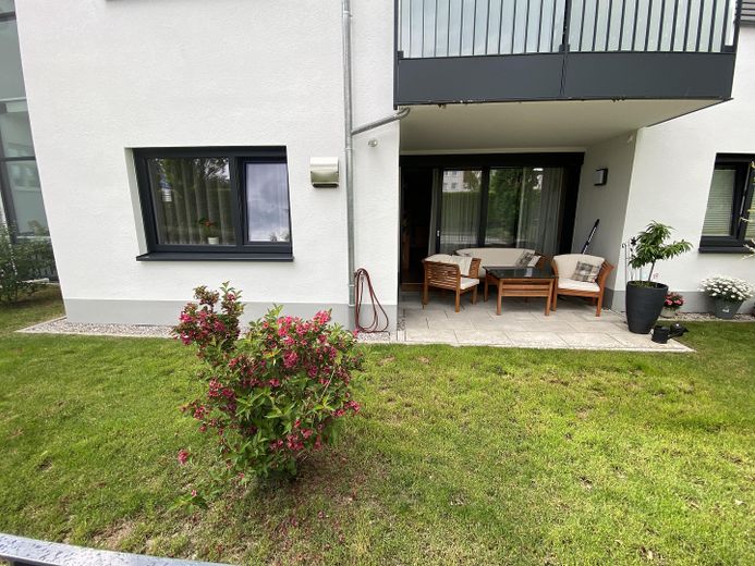 Terrasse mit Garten