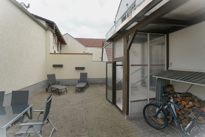 Charmantes Einfamilienhaus mit großzügigem Raumkonzept – Hof