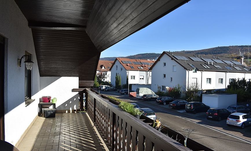 Sehr Helle schicke 3 Zimmer Dachgeschosswohnung mit Blick in die Berge – Photo 3