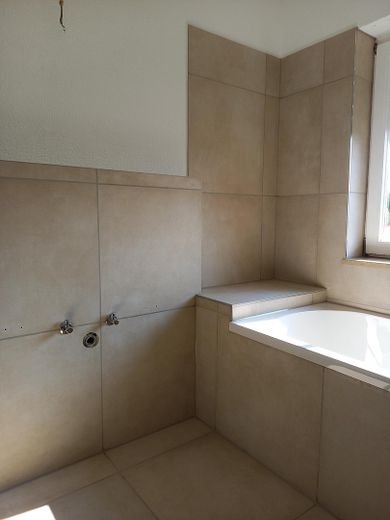 Lichtdurchflutete Zweizimmerwohnung – Bad