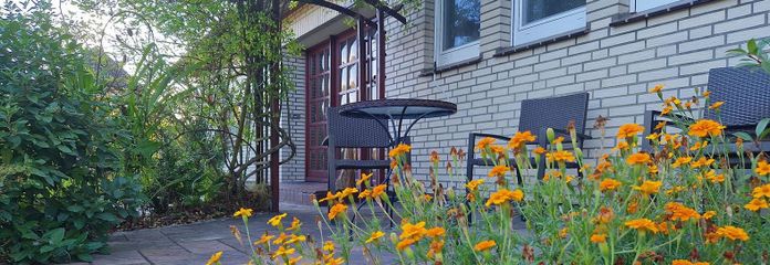 Zweifamilienhaus - ruhig und zentral mit Gartenparadies – Außenansicht, zweite Terrasse