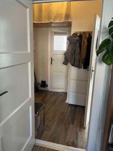 Flur/kleiner Ablageboden