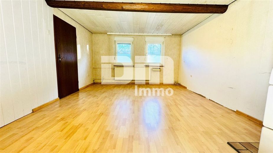 Schöne Doppelhaushälfte mit Nebengebäude, Garage und angelegtem Gartenbereich – EG Wohn / Esszimmer