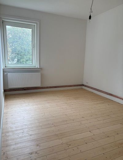 شقة قديمة مُجددة من 3,5 غرف في موقع مرغوب في حي ليست بمدينة هانوفر – Schlafzimmer