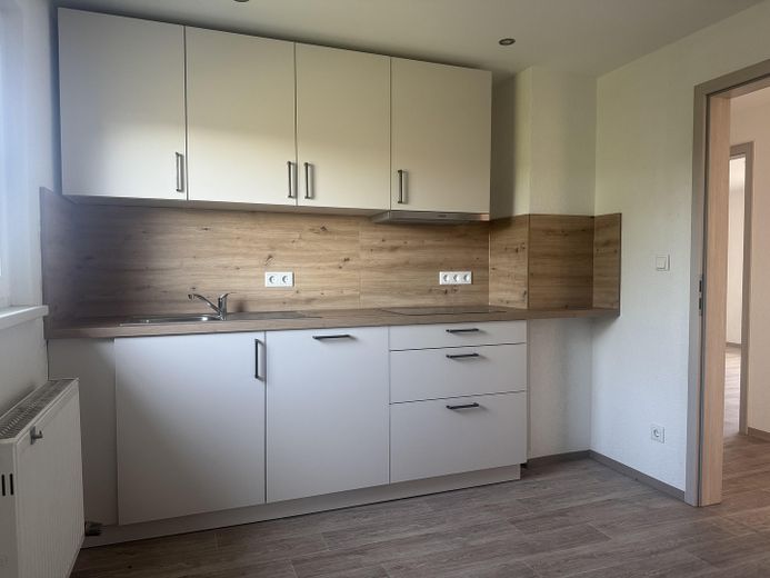 3-Zimmer-Wohnung mit neuer Einbauküche, Südbalkon & Stellplatz – Küche