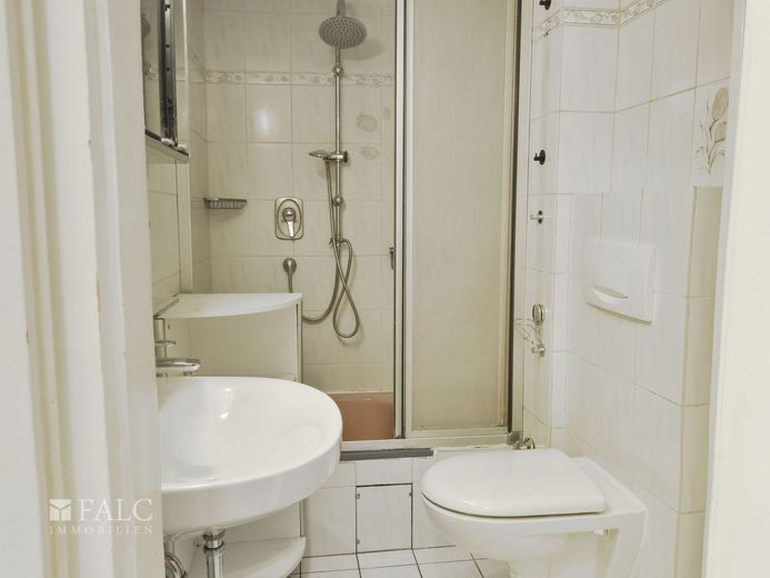 Attraktive 1-Zimmer-Erdgeschosswohnung im Herzen von Neuss – Badezimmer