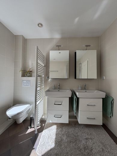 Provisionsfreie Doppelhaushälfte in ruhiger Lage von privat – Badezimmer im OG