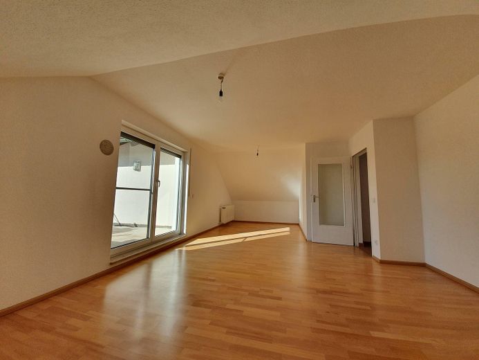 Gemütliche 3-Zimmer-Dachgeschosswohnung in Großenseebach – Foto 3