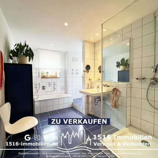 3-room attic apartment with sunny balcony – Bad