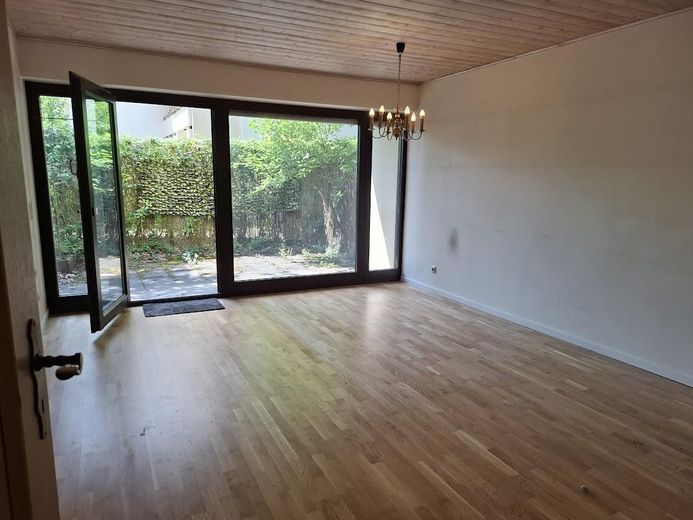 Wohnzimmer mit Terrassentüre