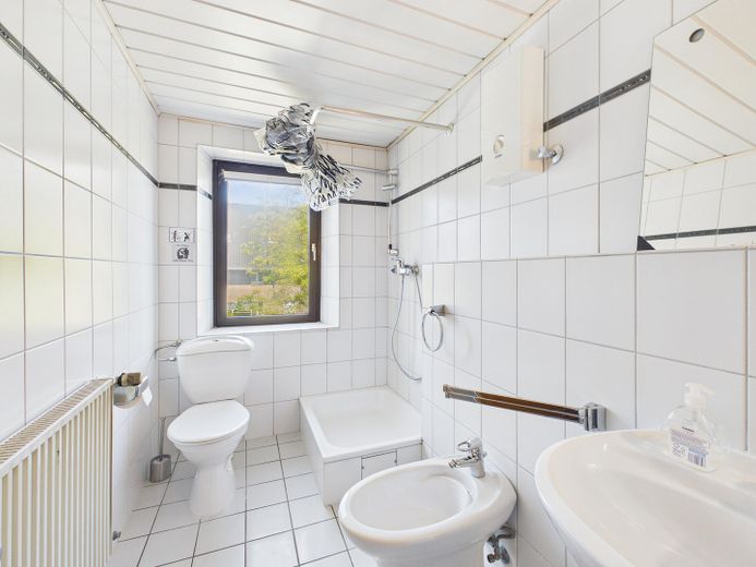 Amplia propiedad en Pulheim, sin comisión – Badezimmer 1. OG