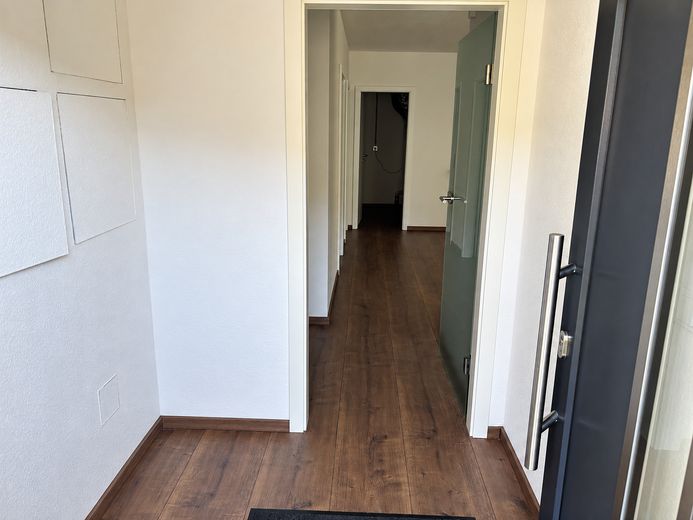 Modernes Zweifamilienhaus mit Einliegerwohnung in Elzach-Oberprechtal – Eingang ELW