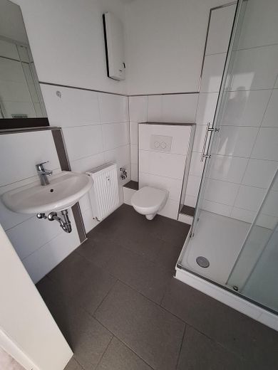 Renovierte, schöne 2-Zimmer Wohnung Krefeld Mitte – Bad