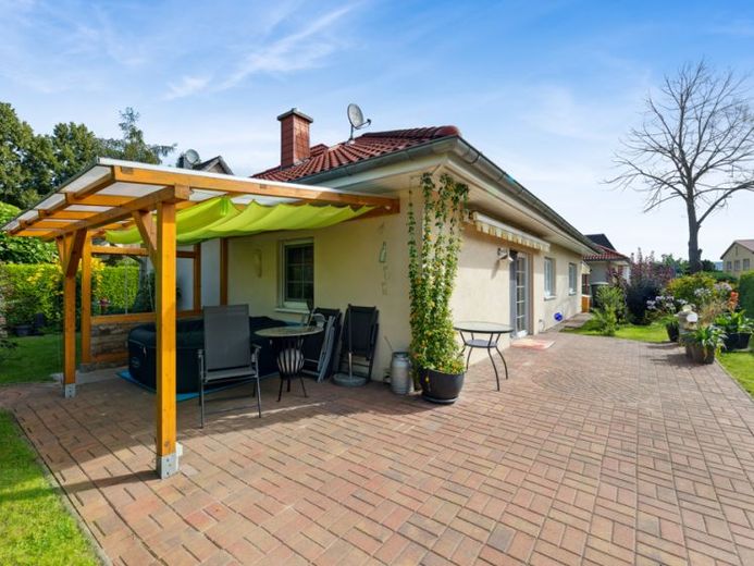 Modernes EFH im Bungalowstil mit idyllischem Garten / Verkauf mit unbefristetem Nießbrauch – Foto 1