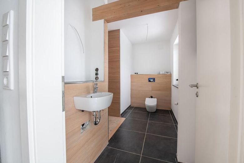 1-Fam. Haus in Harrislee inkl. tollem Grundriss, EBK &amp; Fernwärme – EG Badezimmer 1 (im Ausbau)