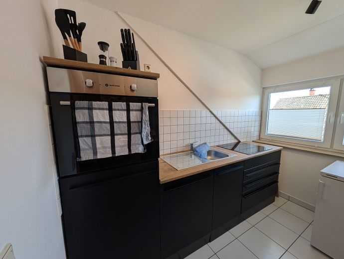 Çekici 2 odalı daire, küvet+duşlu banyo, garaj, balkon - komisyonsuz – Küche