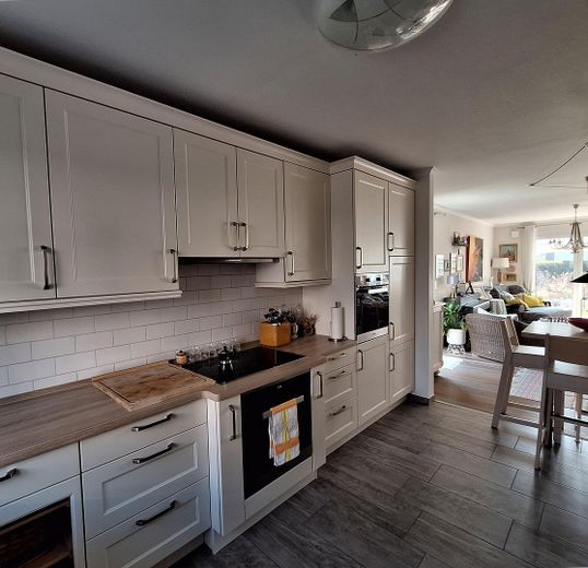 Küche -Blick in Wohnbereich