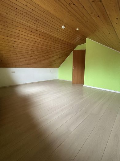 große und gepflegte Maisonettewohnung – Zimmer - 2. Stock der Whg.