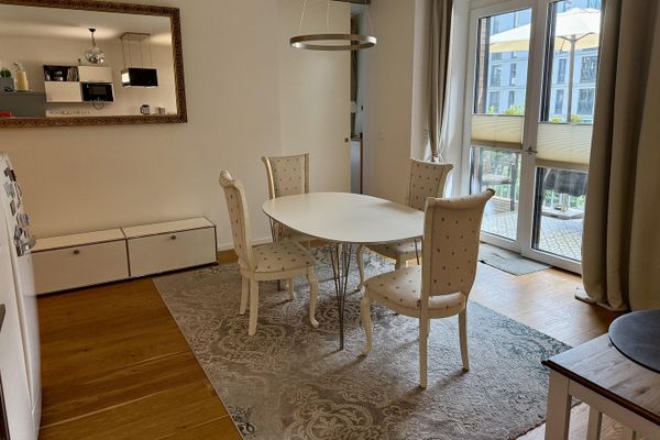 Geschmackvolle Wohnung mit vier Zimmern, Balkon und Privatterrasse in HafenCity, Hamburg