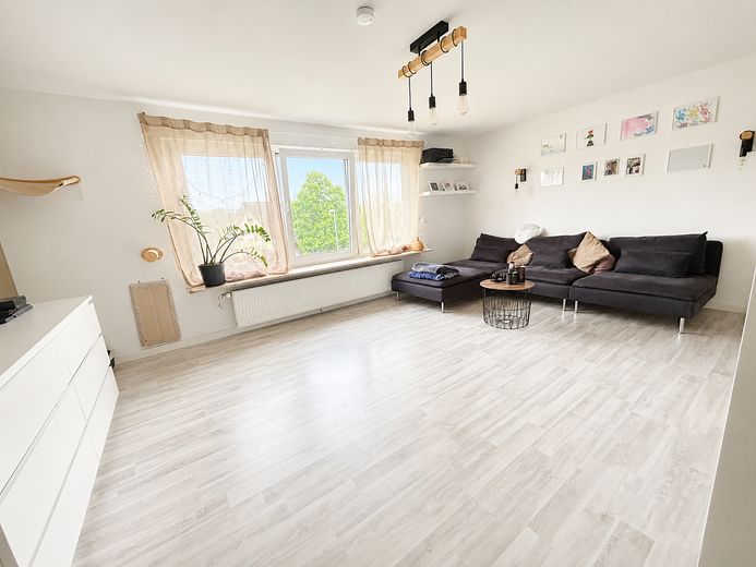 Einfamilienhaus Provisionsfrei zu verkaufen in Oberderdingen – Wohnzimmer
