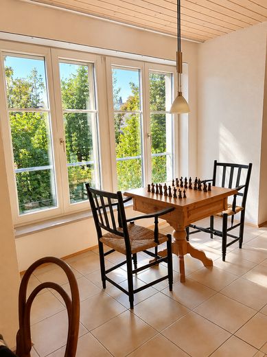 Viel Raum. Viel Privatsphäre. Viel Lebensqualität - schönes Einfamilienhaus in Herdwangen-Schönach – Gemütlicher Sitzbereich