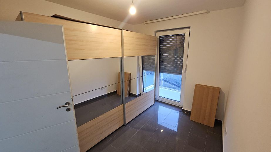 3,5-Zimmer-Wohnung in Bad Vilbel: Modernes Wohnen mit Dachboden – Schlafzimmer