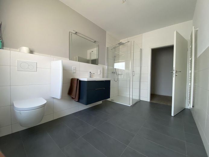 Exklusive Penthousewohnung mit großer Dachterrasse, EBK & Garage in Marburg-Cappel – Foto 9