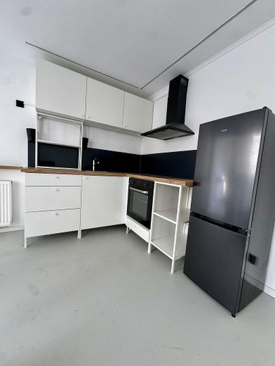 Exklusives Hinterhof-Loft mit Garten, Terrasse & Galerie | Erstbezug | Flingern – Moderne EBK mit Geräten